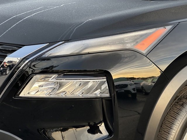 Used 2023 Nissan Rogue SV image 9