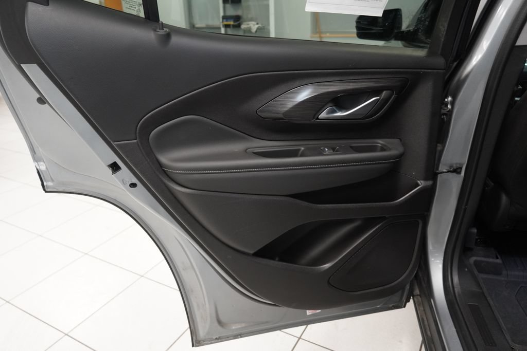Used 2024 GMC Terrain SLE w/ Driver Convenience Package FWD image 26