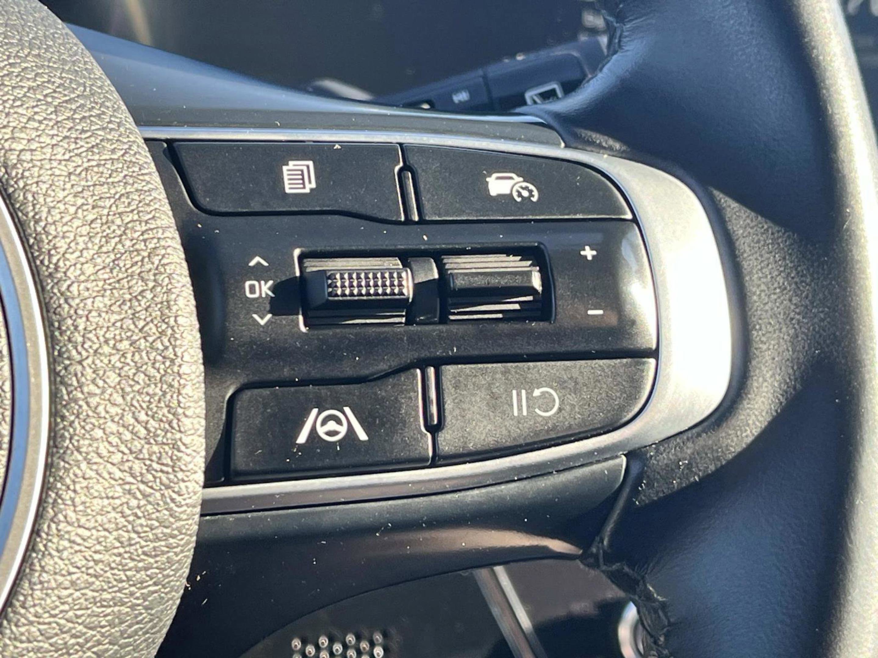 Used 2023 Kia Sportage EX image 34