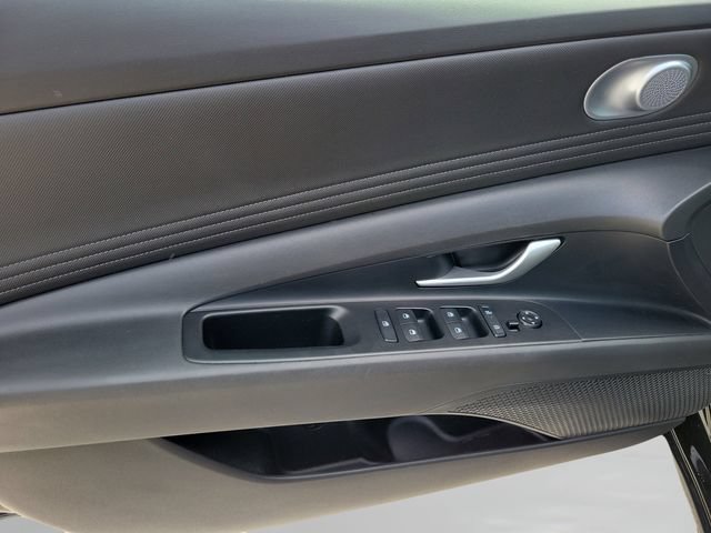 Used 2025 Hyundai Elantra Limited FWD image 19