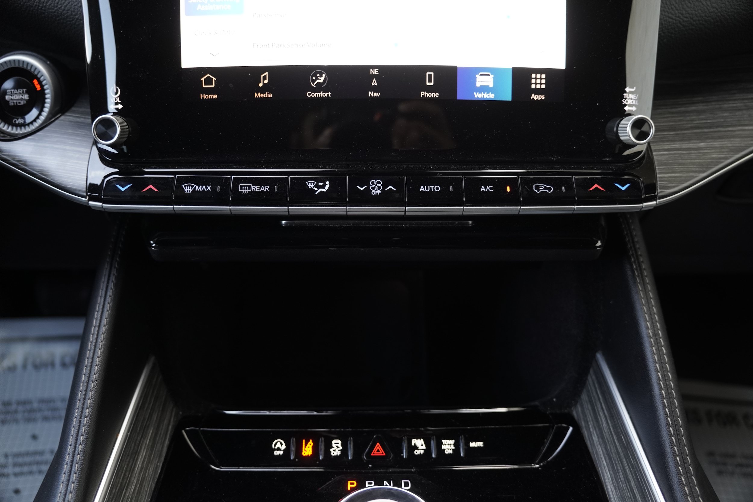 Used 2024 Jeep Wagoneer L Series II w/ Flexible Seating Group RWD image 30