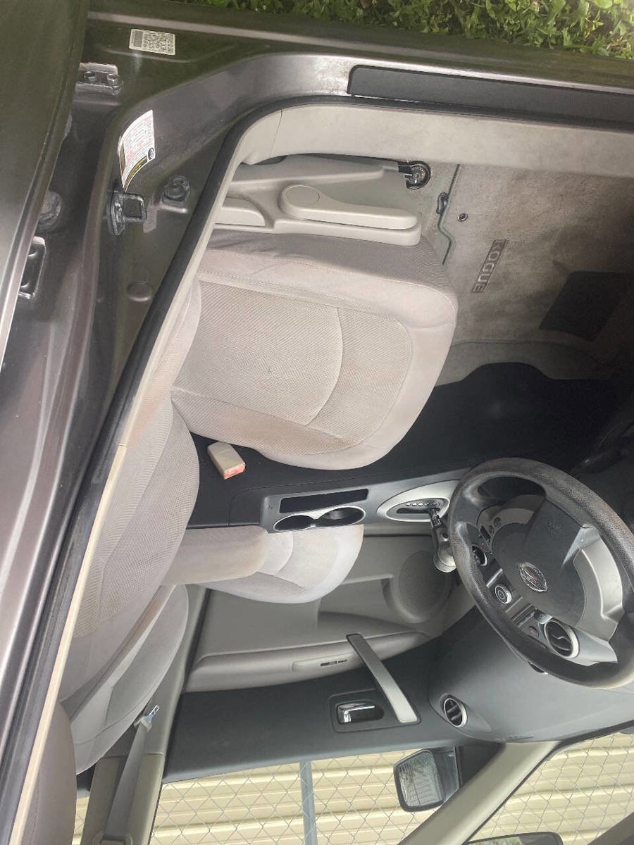 Used 2011 Nissan Rogue S FWD image 2
