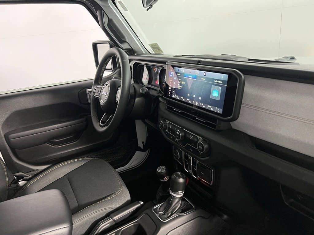 Certified 2024 Jeep Gladiator Sport image 32