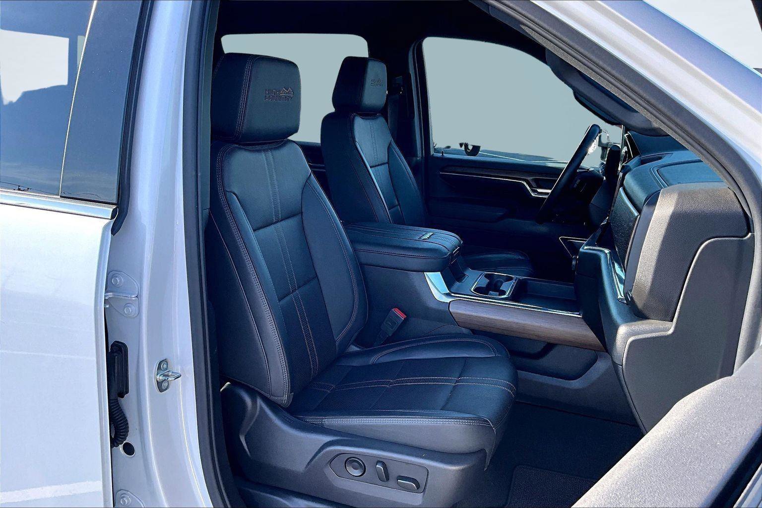 Used 2024 Chevrolet Silverado 2500 High Country w/ Technology Package image 8