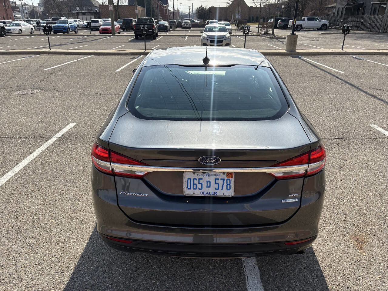 Used 2017 Ford Fusion SE w/ Fusion SE Technology Package FWD image 10