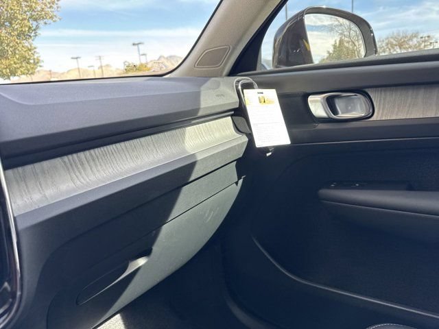 Certified 2025 Volvo XC40 B5 Core w/ Protection Package Premier AWD/4WD image 25