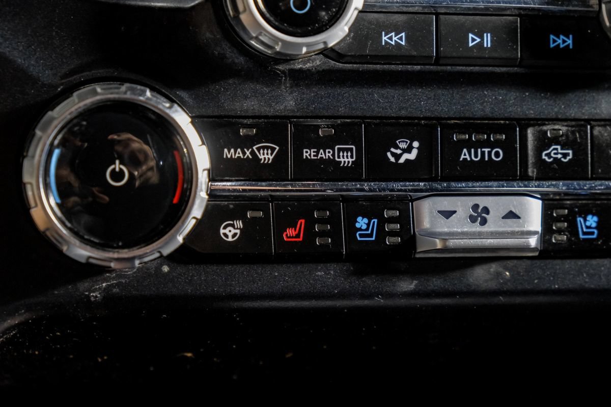 Used 2024 Ford F350 Lariat w/ Lariat Ultimate Package AWD/4WD image 26