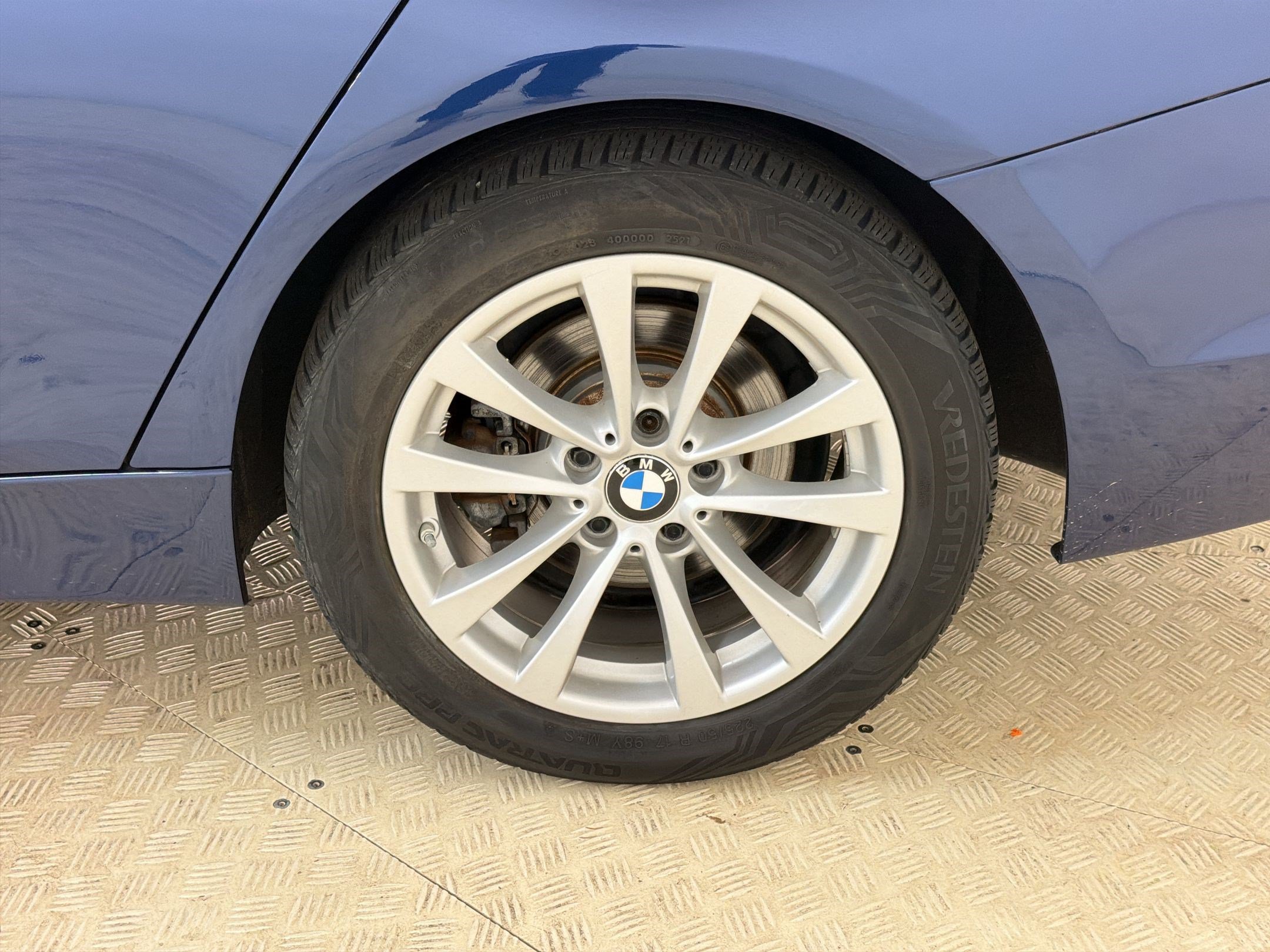 Used 2018 BMW 320i xDrive Sedan w/ Convenience Package AWD/4WD image 11