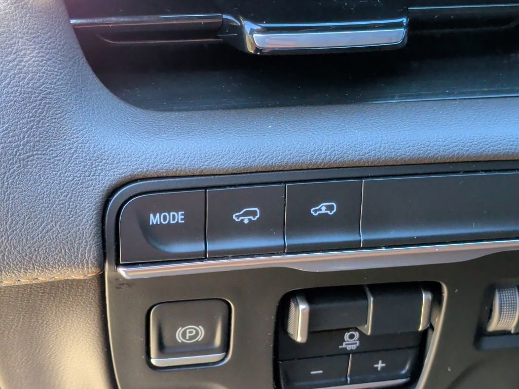 Used 2023 Cadillac Escalade Premium Luxury w/ LPO, Radiant Package image 16