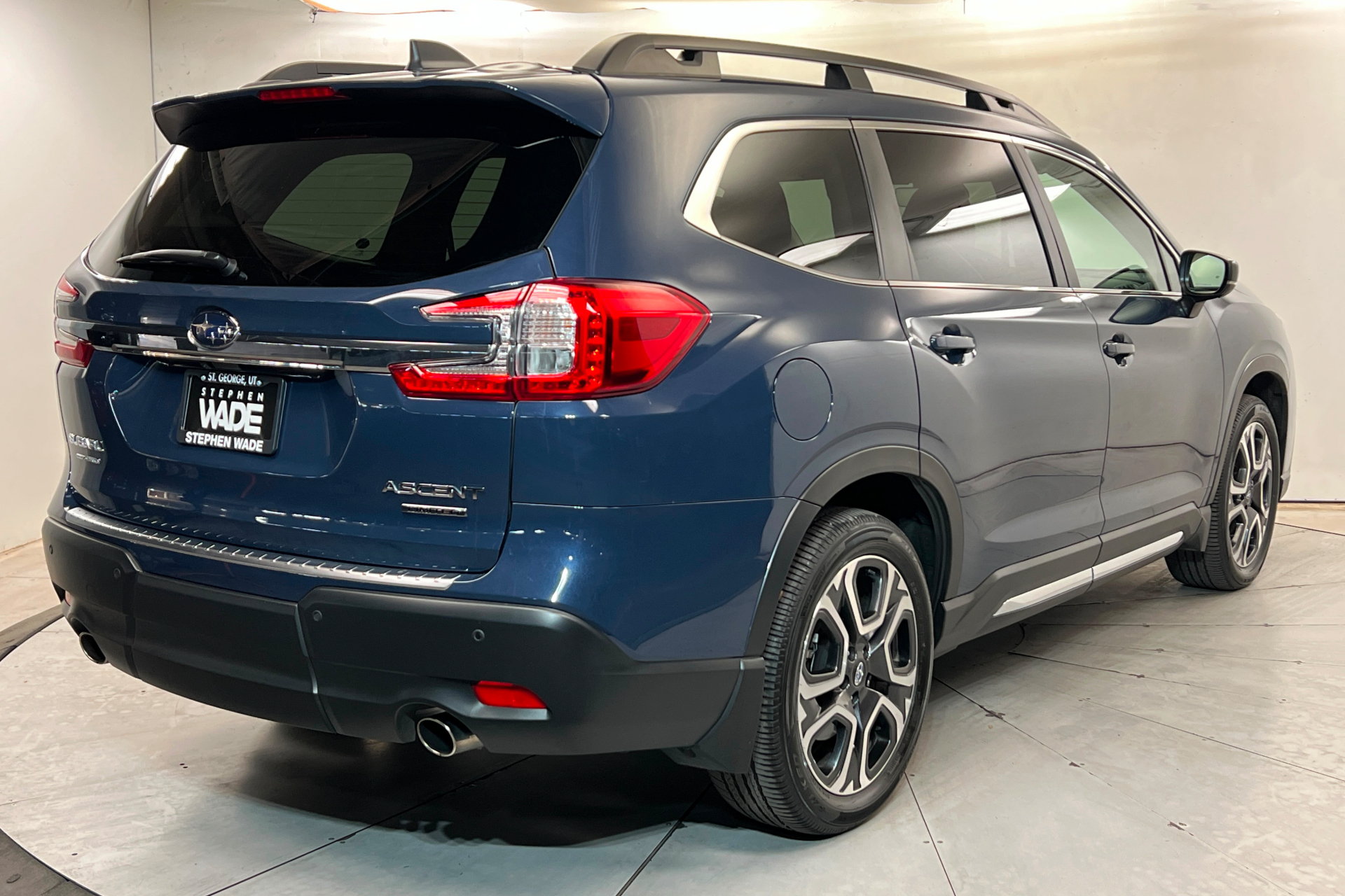 Used 2024 Subaru Ascent Limited w/ Technology Package AWD/4WD image 6
