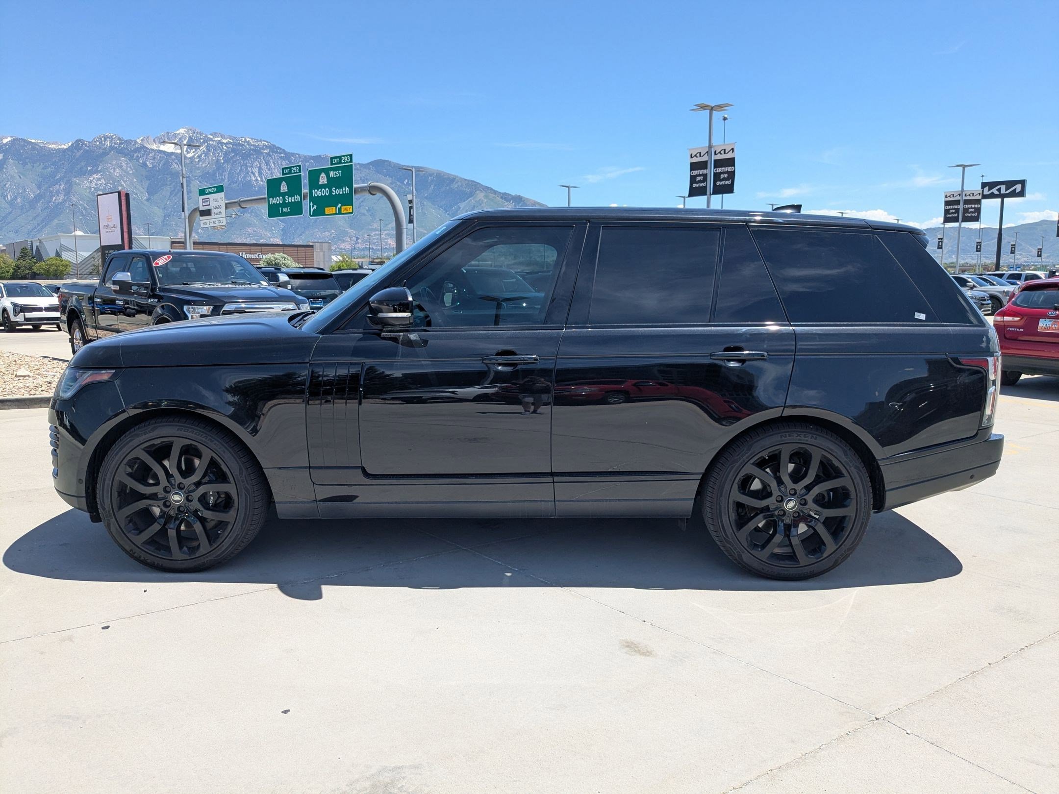 Used 2020 Land Rover Range Rover HSE AWD/4WD image 2