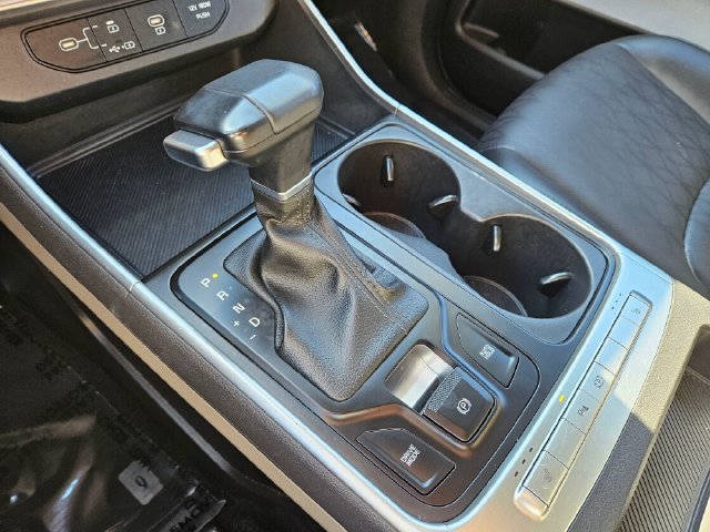 Used 2025 Kia Carnival FWD image 31