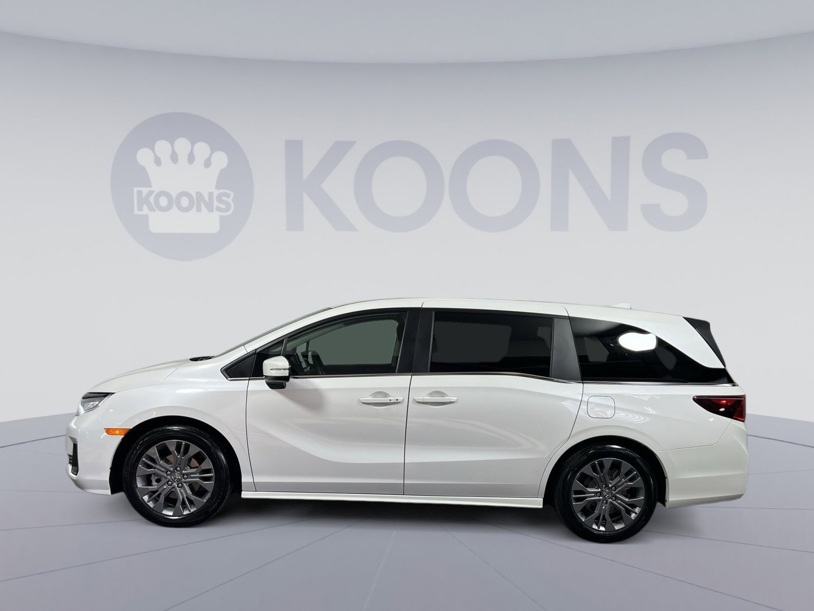 Used 2025 Honda Odyssey Touring image 2