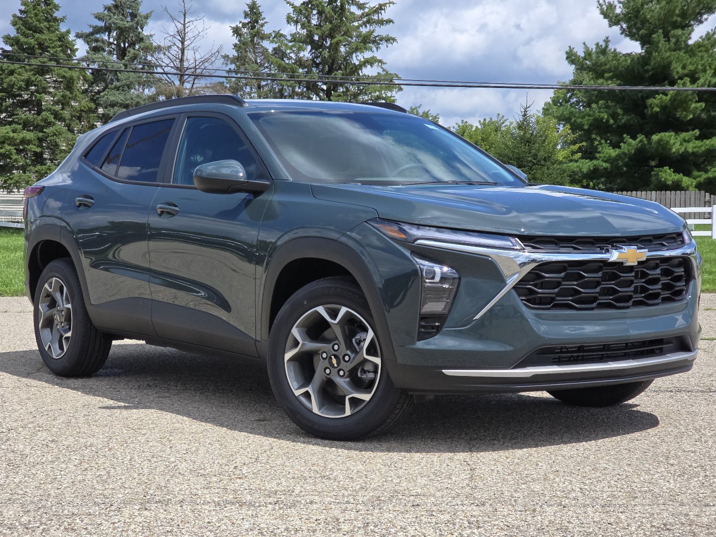 New 2026 Chevrolet Trax LT FWD image 2