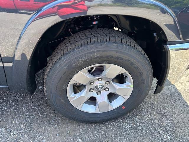 New 2025 RAM 1500 4x4 Crew Cab image 33