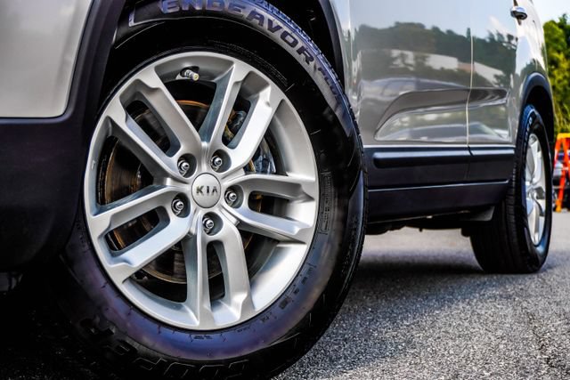 Used 2014 Kia Sorento LX FWD image 3