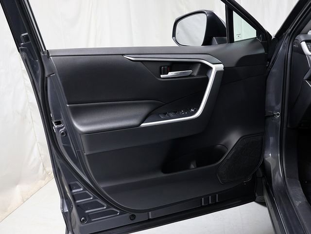 Used 2021 Toyota RAV4 XLE w/ Convenience Package AWD/4WD image 24