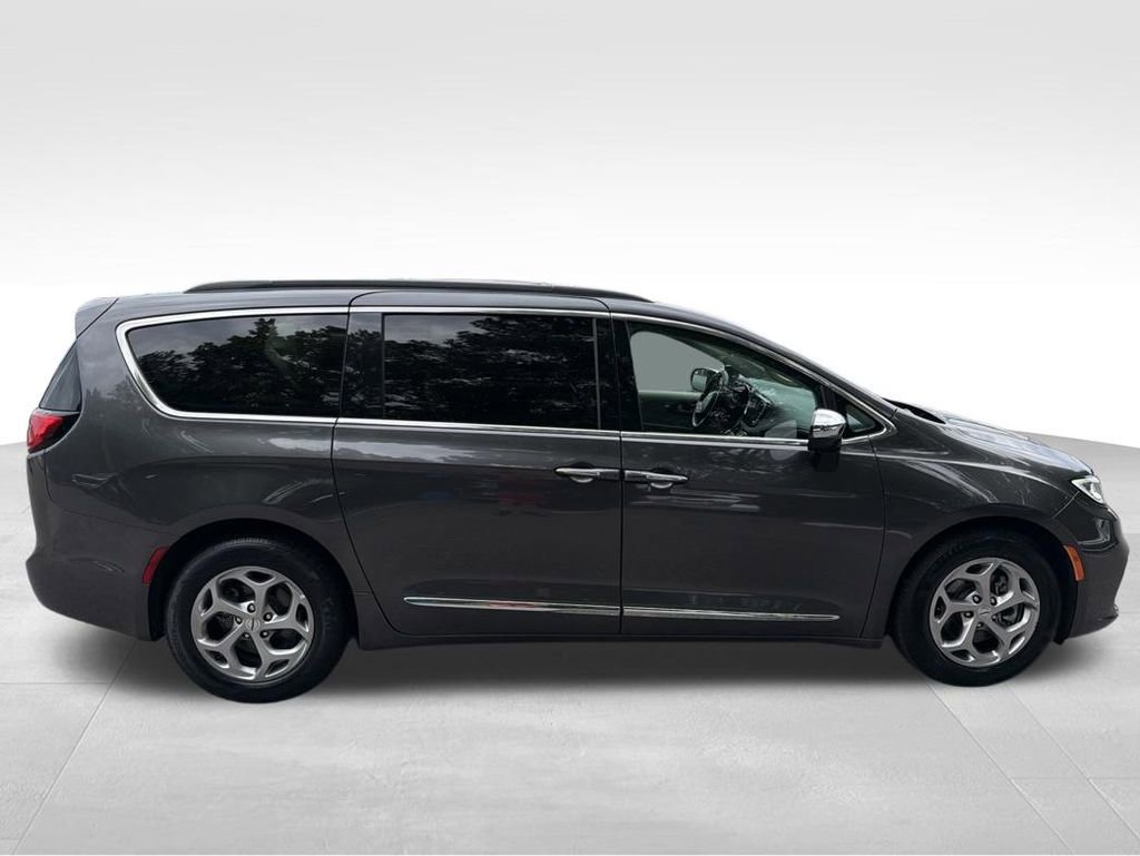 Used 2023 Chrysler Pacifica Limited FWD image 7