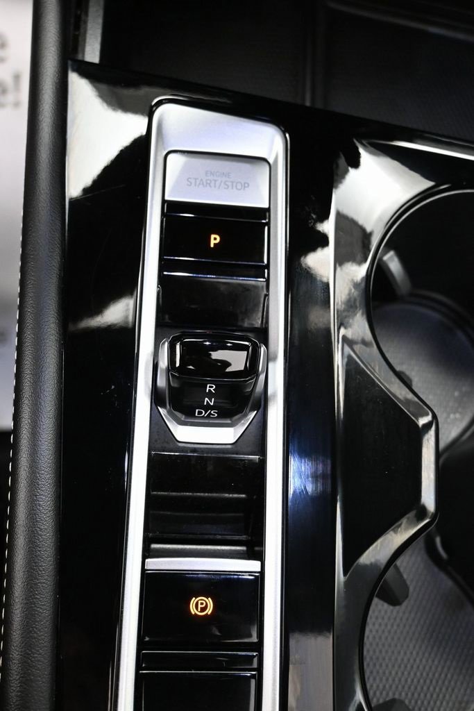 Used 2024 Volkswagen Atlas Cross Sport SEL Premium R-Line image 30