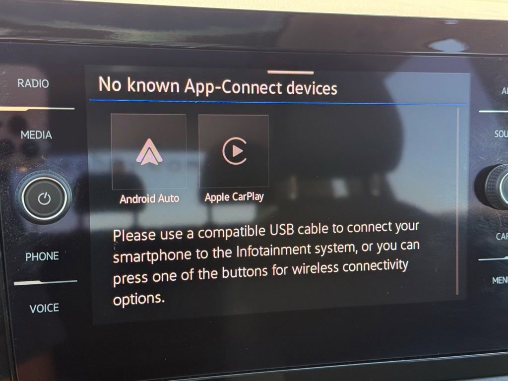 Certified 2025 Volkswagen Taos SE image 11