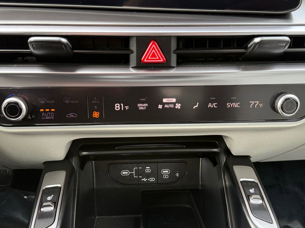 Certified 2025 Kia Sorento EX image 17