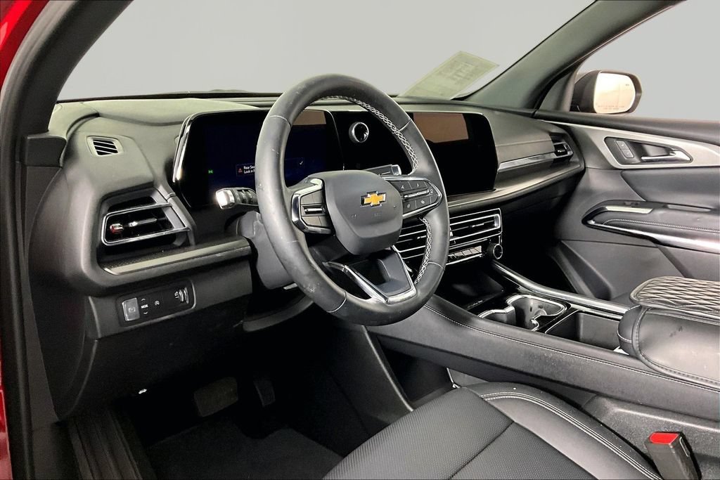 Certified 2026 Chevrolet Traverse LT w/ Driver Confidence Package FWD image 16