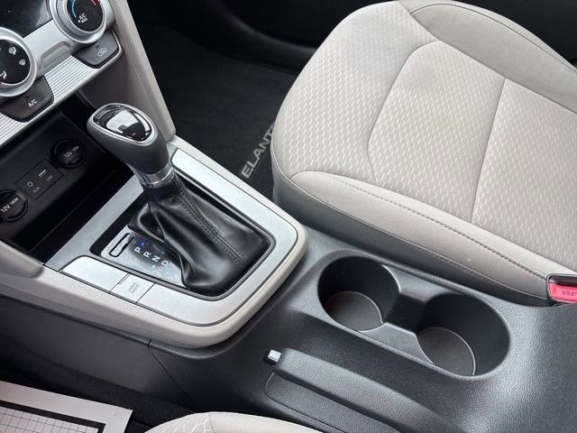 Used 2019 Hyundai Elantra SE image 25