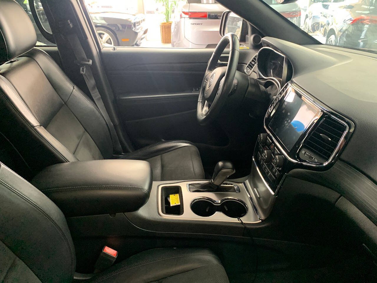 Used 2019 Jeep Grand Cherokee Altitude AWD/4WD image 13