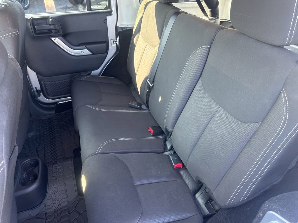 Used 2016 Jeep Wrangler Unlimited Sahara image 35