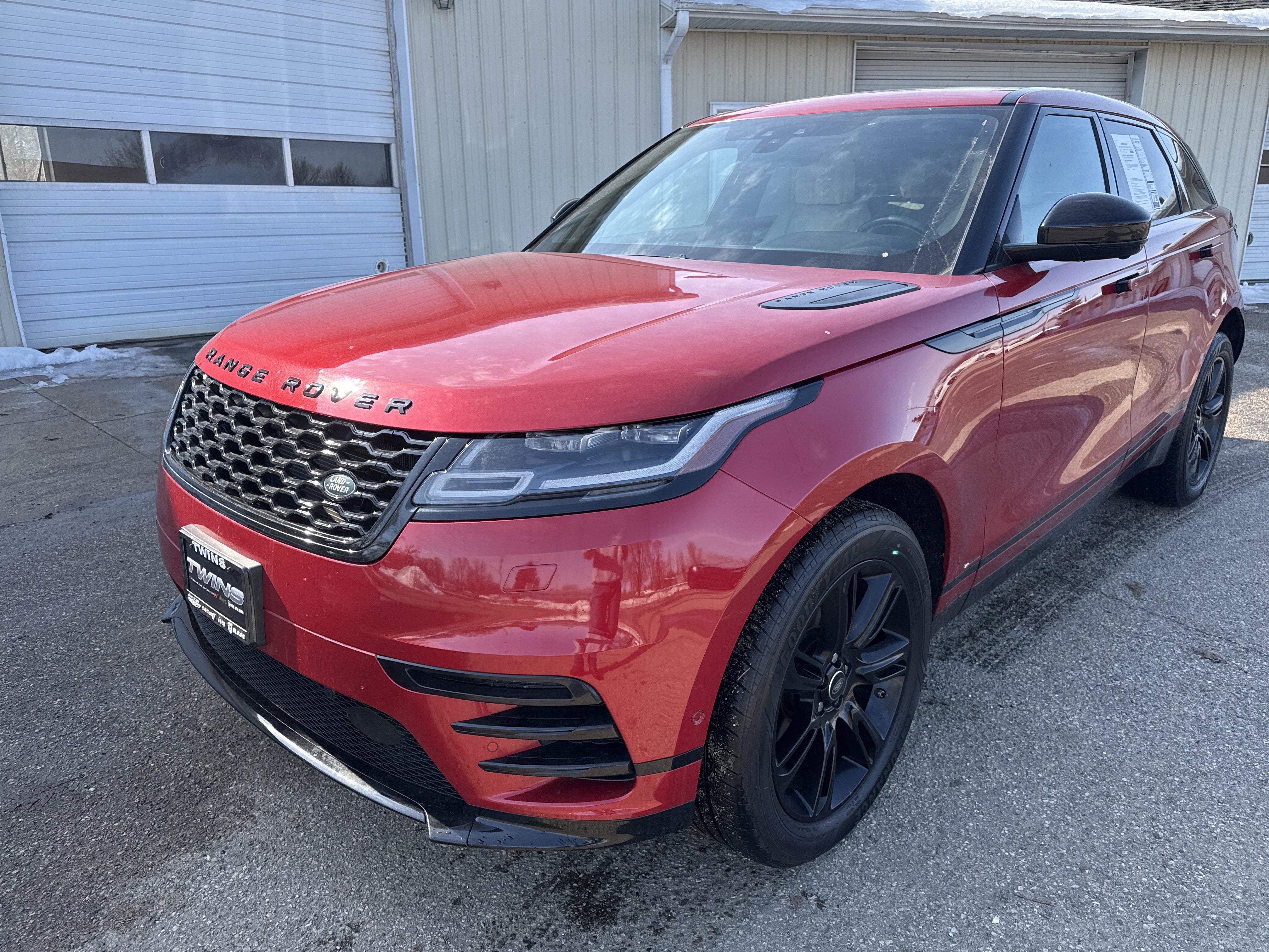 Used 2018 Land Rover Range Rover Velar R-Dynamic SE image 19