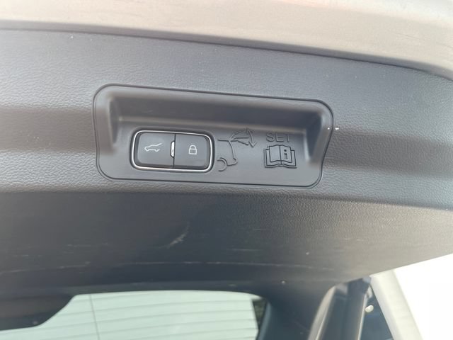 Used 2023 Ford Explorer XLT w/ Equipment Group 202A AWD/4WD image 31