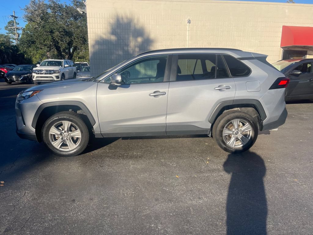 Used 2025 Toyota RAV4 XLE AWD/4WD image 2