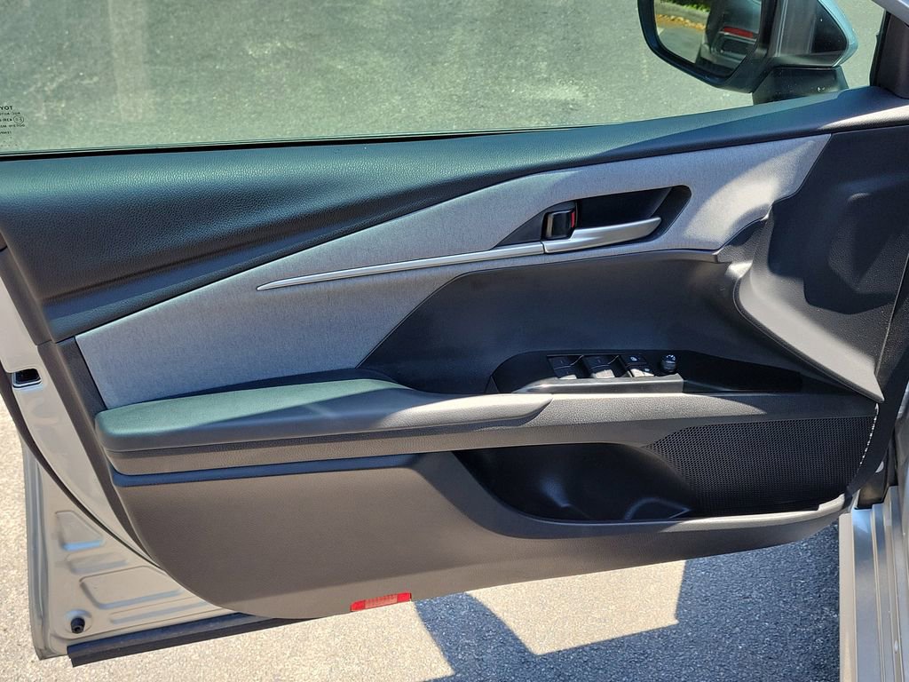 Used 2025 Toyota Camry LE FWD image 17