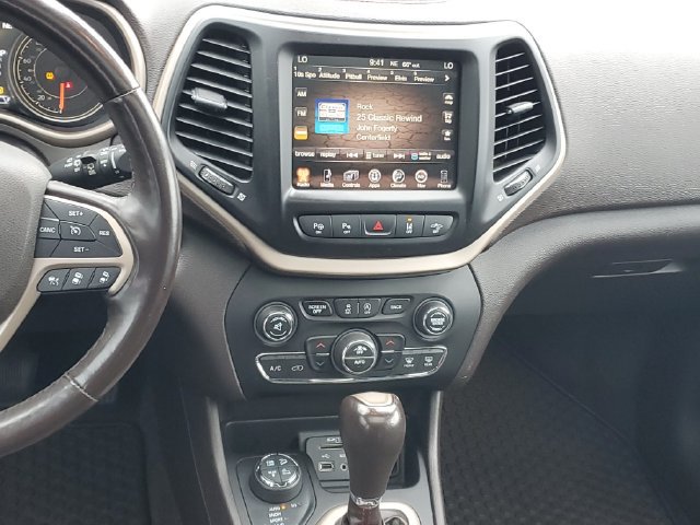 Used 2016 Jeep Cherokee Trailhawk w/ Leather Interior Group AWD/4WD image 14