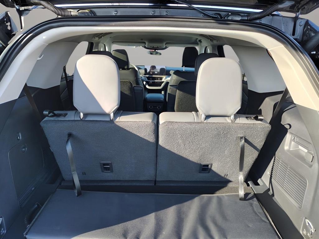 New 2026 Ford Explorer Active w/ Active Comfort Package image 10