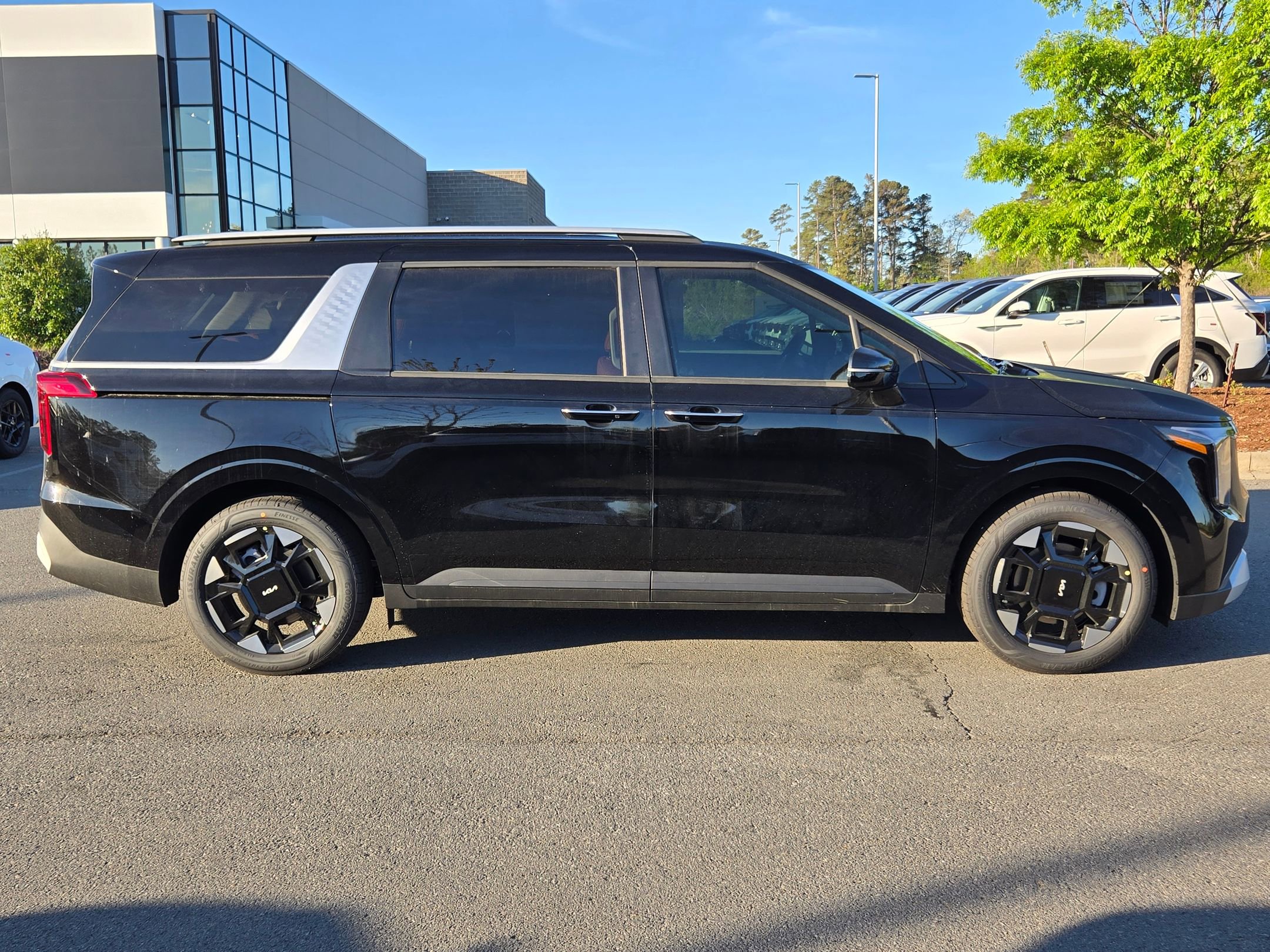 New 2026 Kia Carnival EX FWD image 8