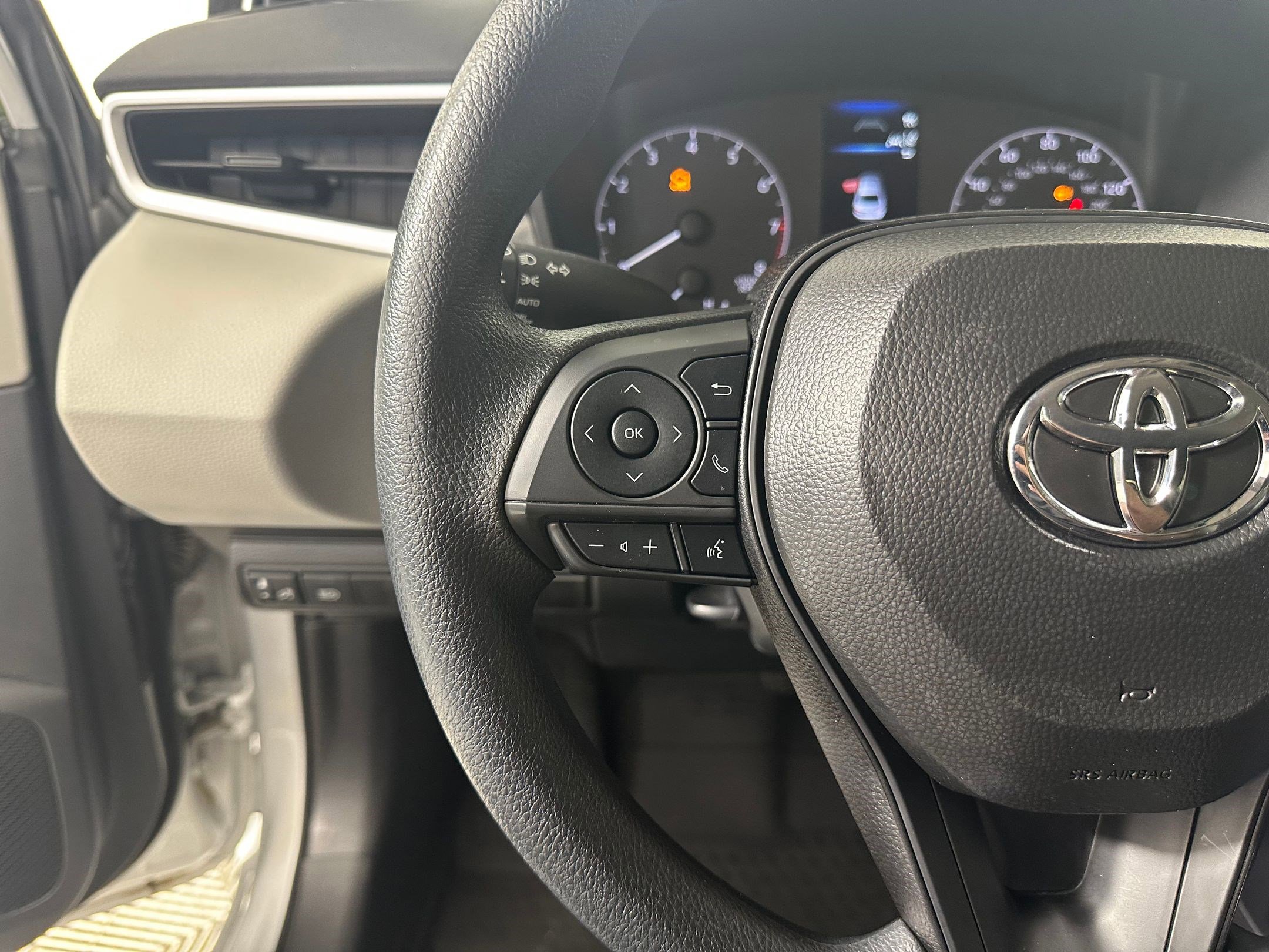 Used 2025 Toyota Corolla LE image 16