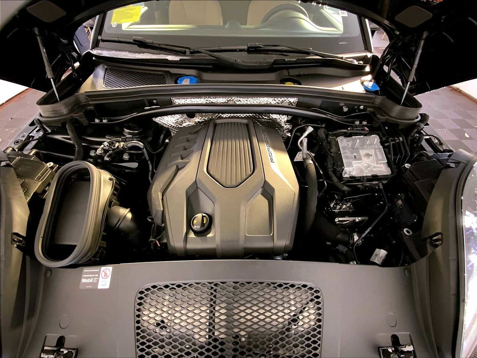 New 2026 Porsche Macan AWD/4WD image 21