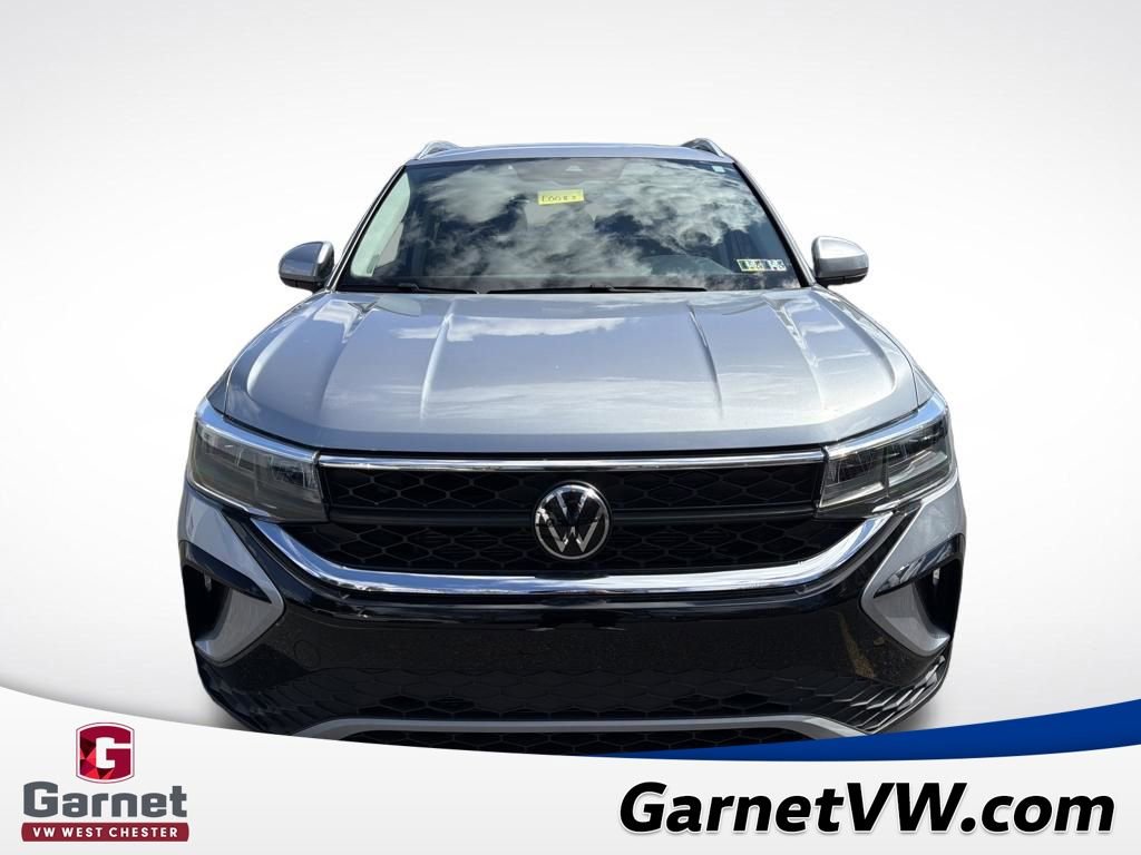 Certified 2024 Volkswagen Taos SE image 9