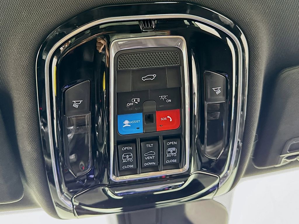 Used 2023 Jeep Grand Cherokee Overland w/ Advanced Protech Group III AWD/4WD image 20