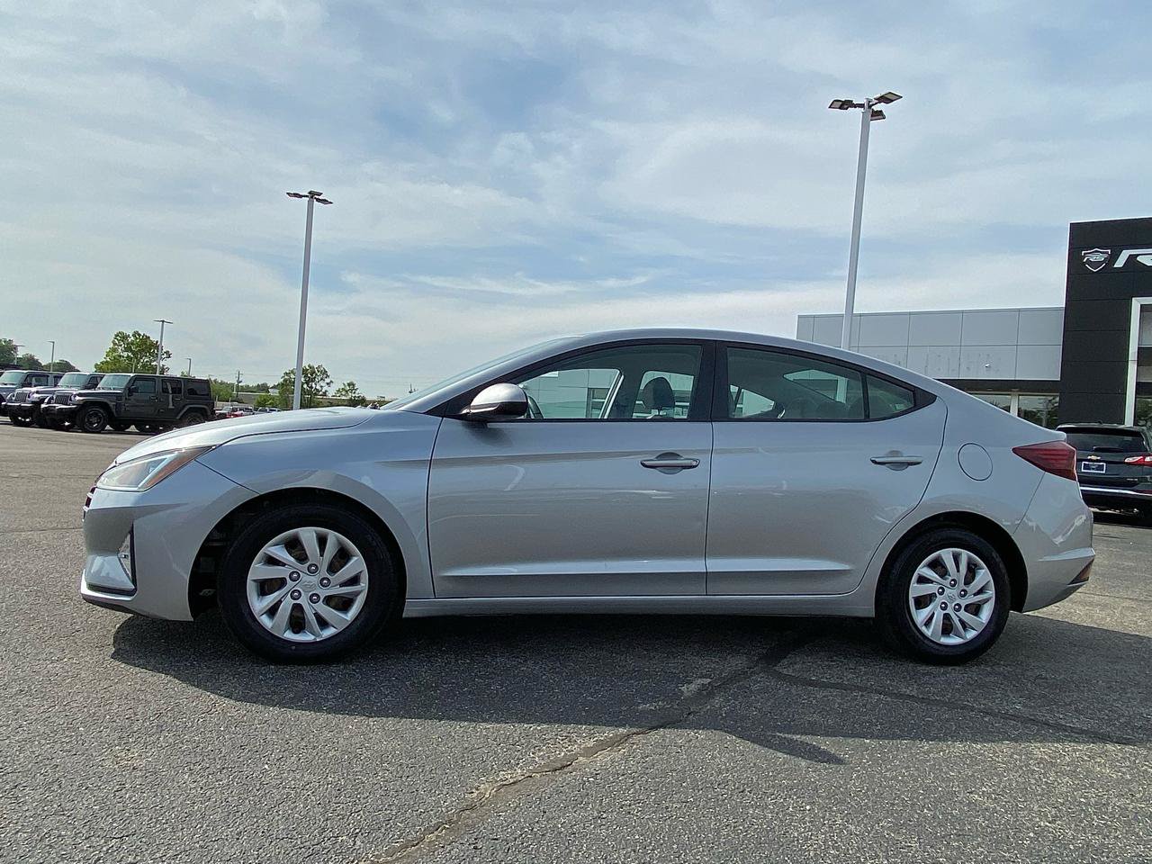 Used 2020 Hyundai Elantra SE FWD image 15