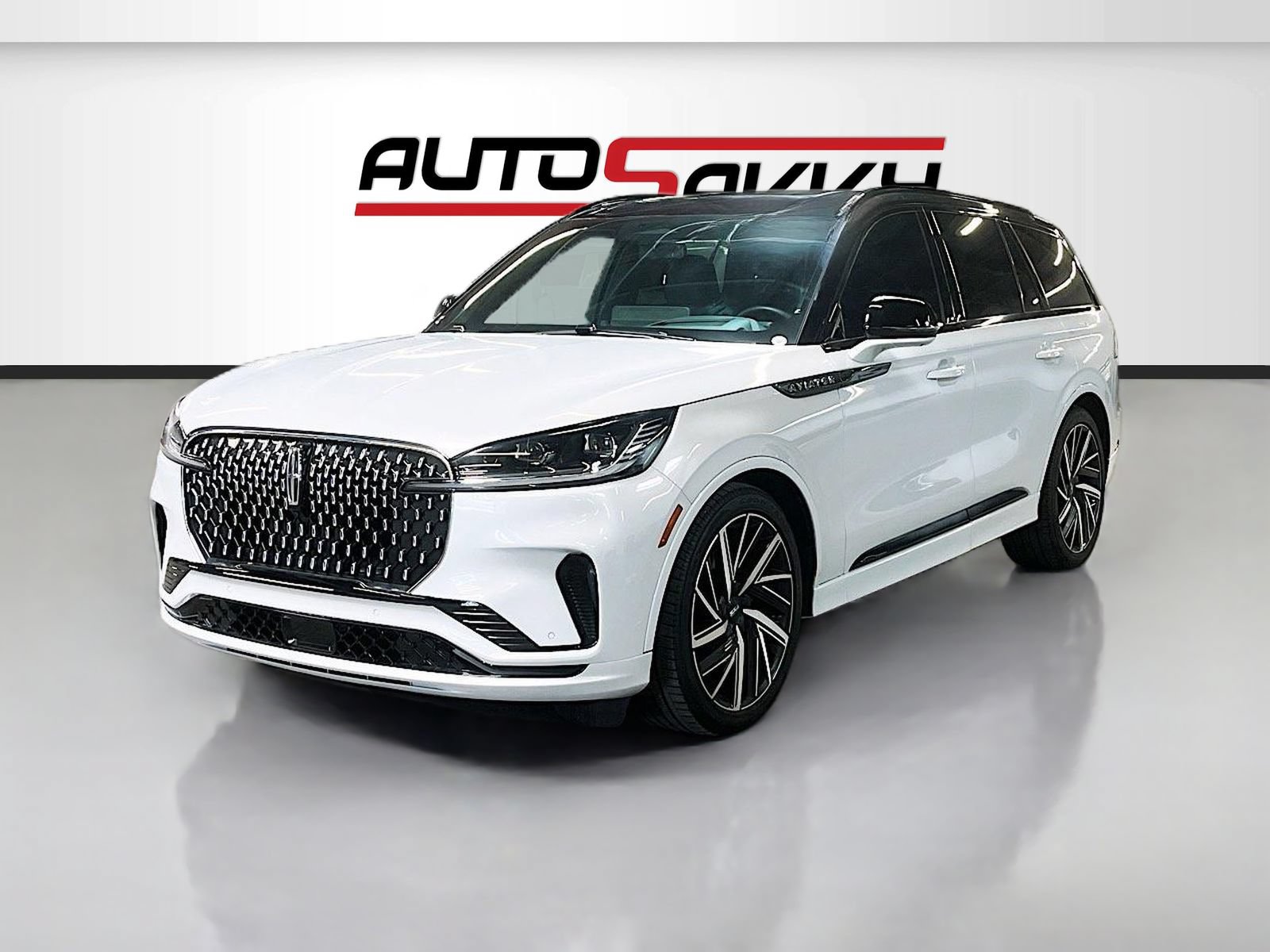Used 2025 Lincoln Aviator Black Label w/ Black Label Special Edition AWD/4WD image 3