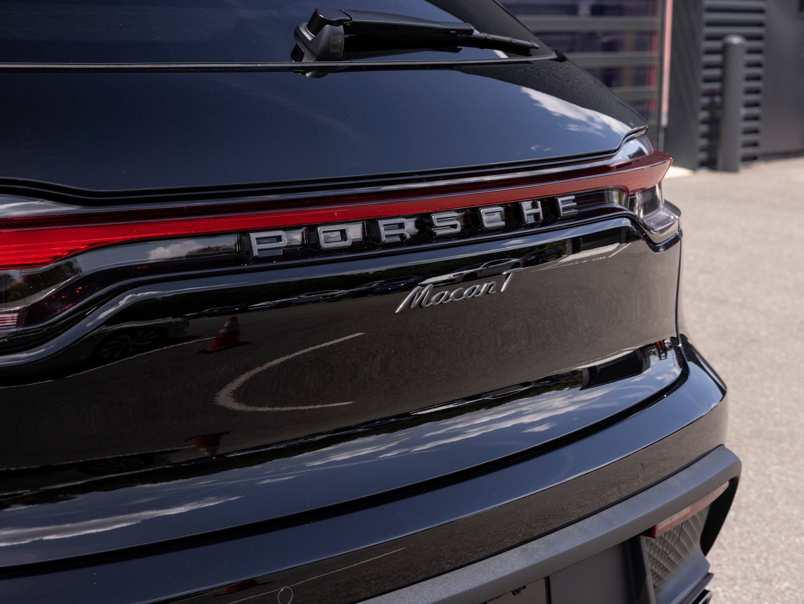 New 2025 Porsche Macan Turbo image 12