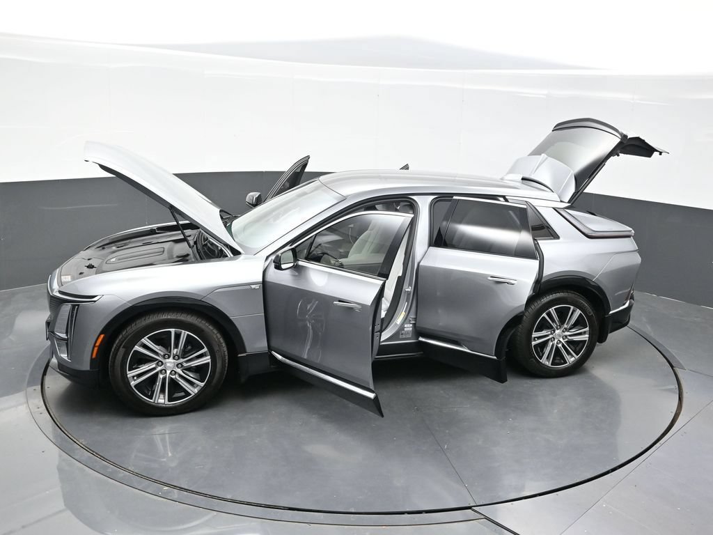 Certified 2024 Cadillac Lyriq Luxury AWD/4WD image 42