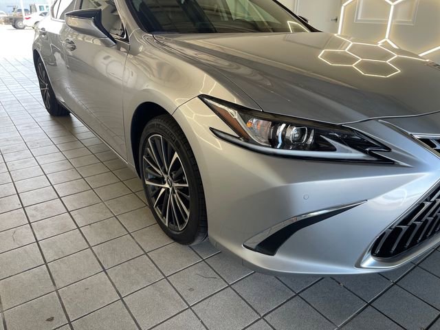 Used 2025 Lexus ES 300h w/ Premium Package FWD image 21