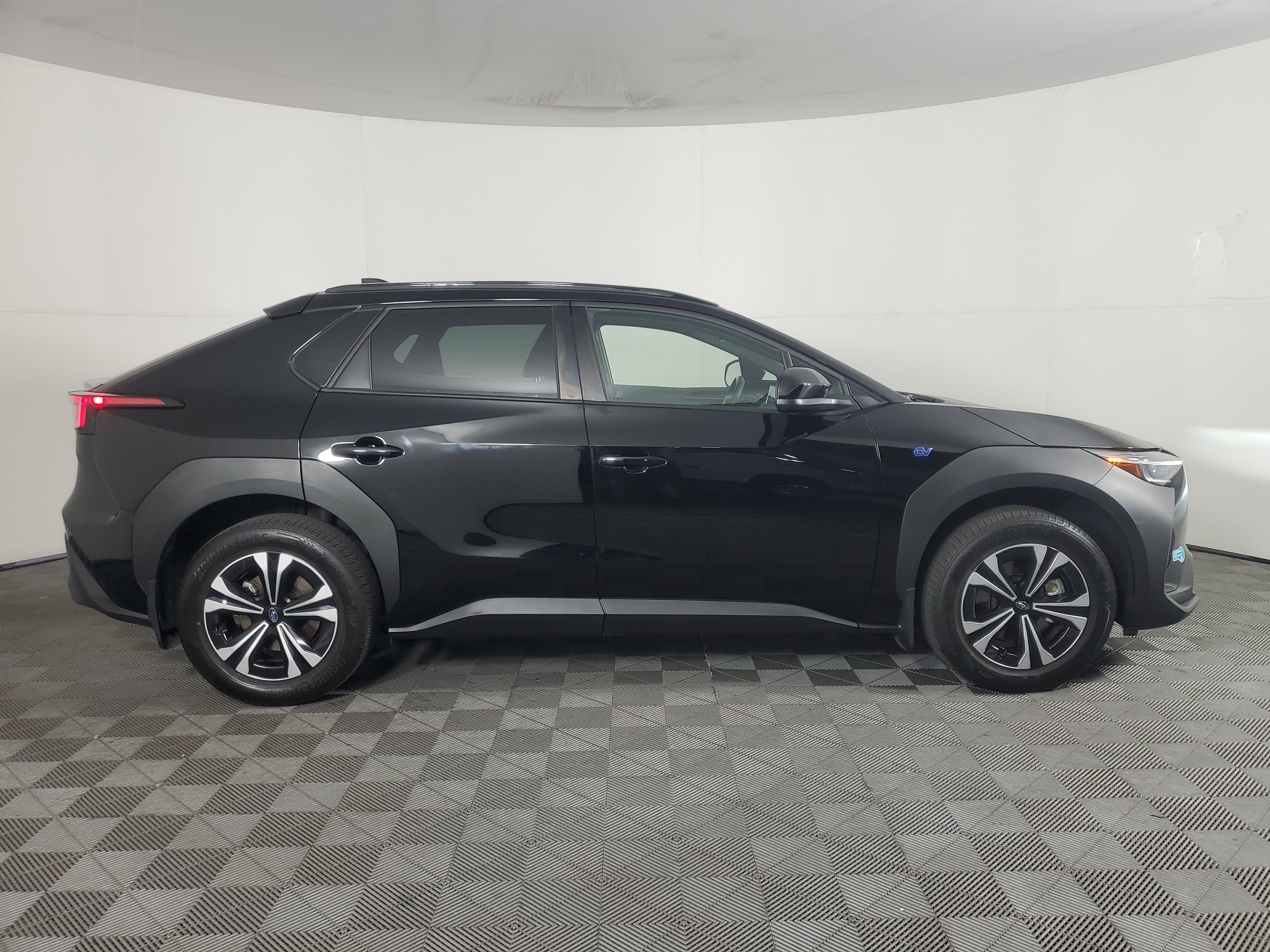 Used 2024 Subaru Solterra AWD/4WD image 3