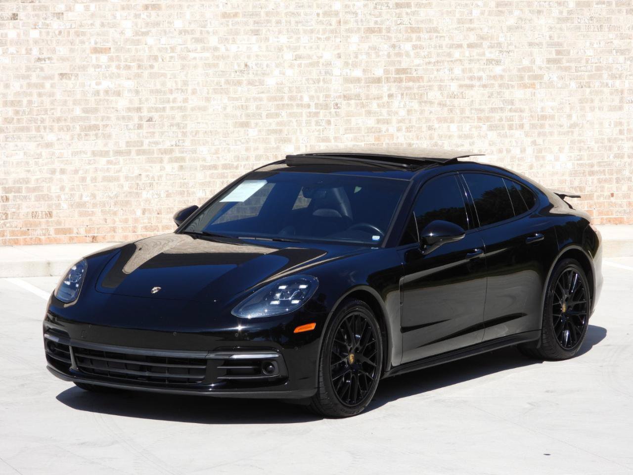 Used 2017 Porsche Panamera RWD image 32