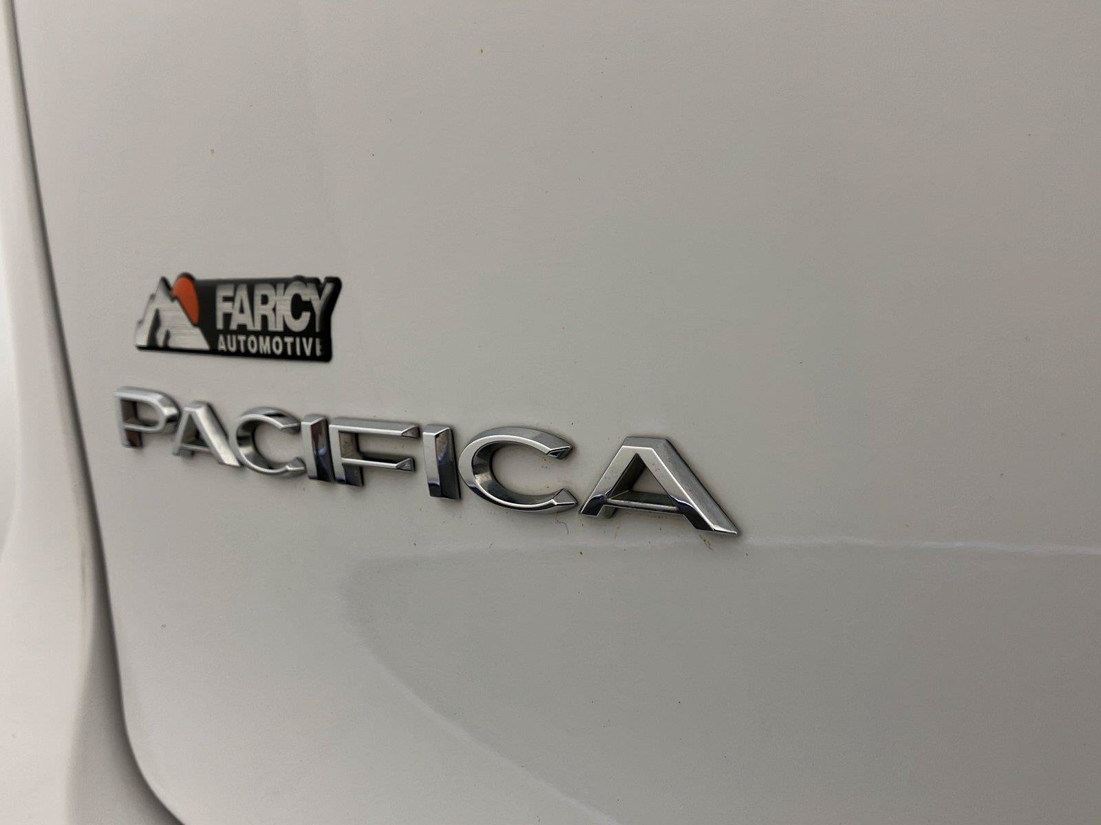 Used 2023 Chrysler Pacifica Touring-L FWD image 39