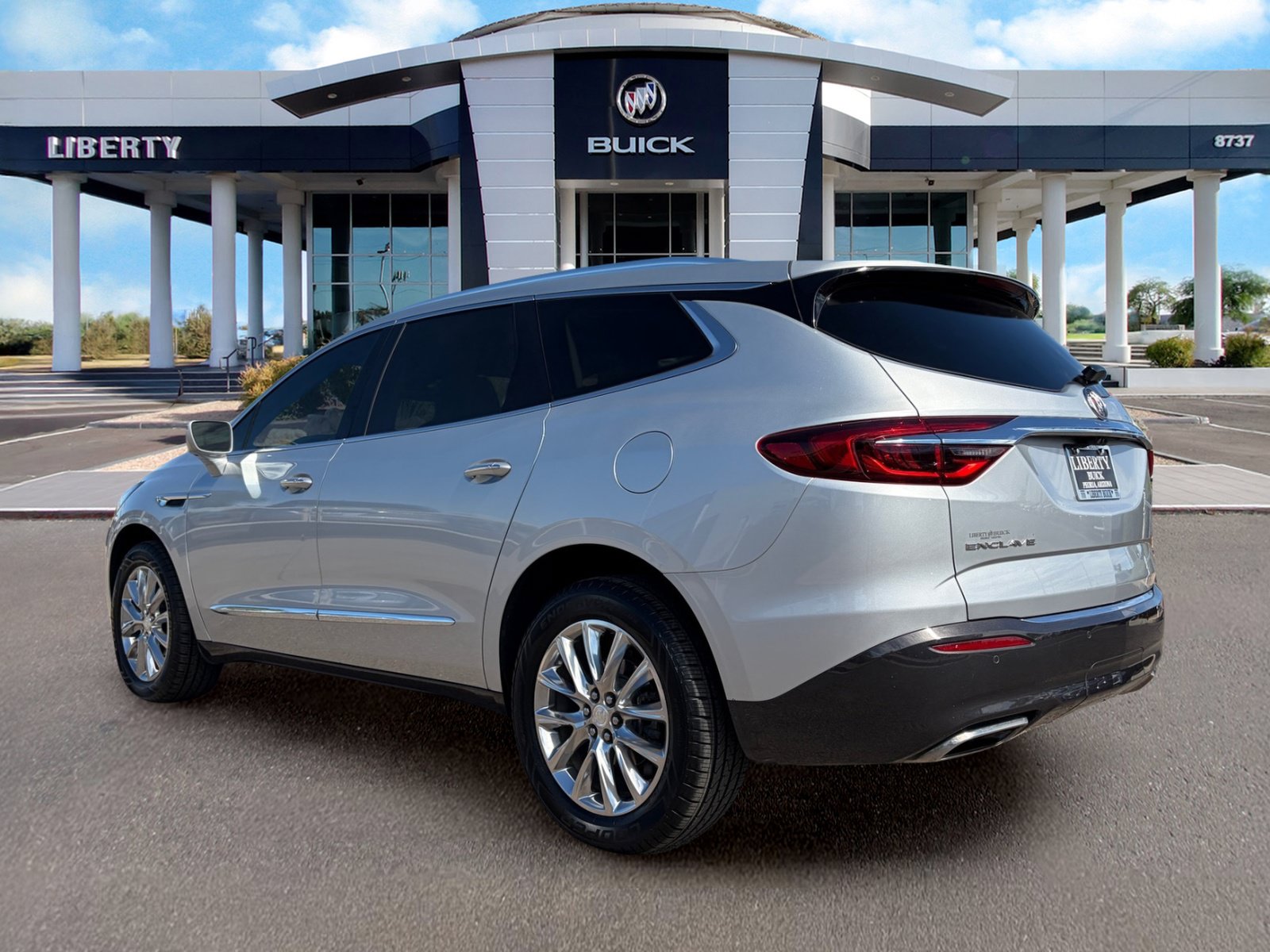 Used 2020 Buick Enclave Premium w/ Surround and Sites Package FWD image 8
