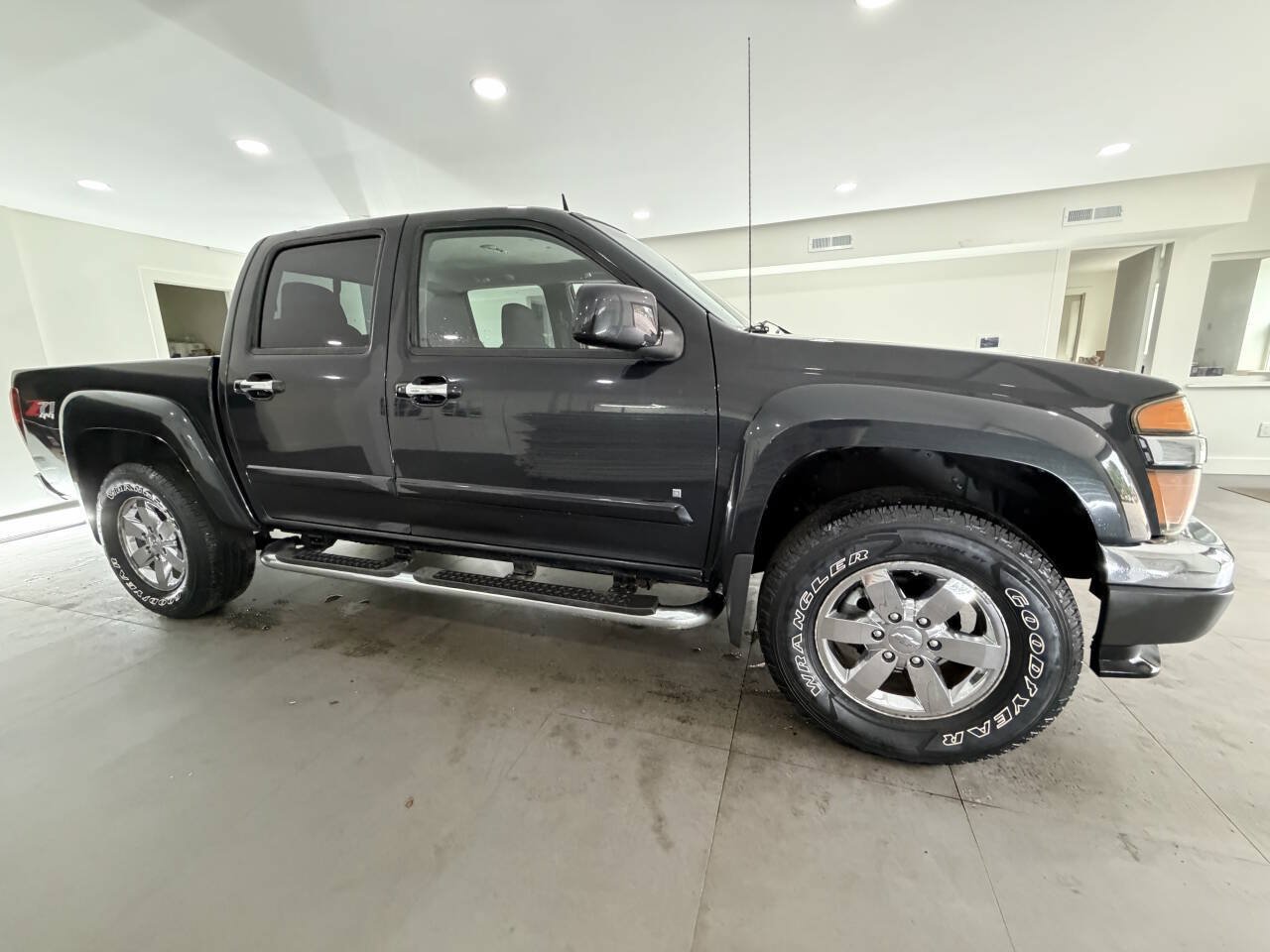 Used 2009 Chevrolet Colorado LT w/ LT Preferred Equipment Group AWD/4WD image 9